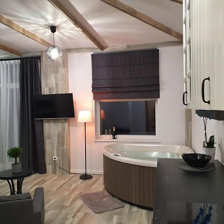 Apartamentai Su Jacuzzi Panevėžys Kültér fotó