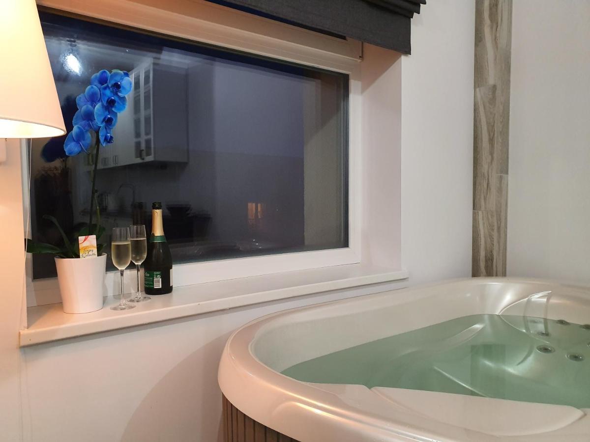Apartamentai Su Jacuzzi Panevėžys Kültér fotó